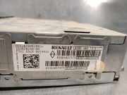 Radio 8200483757 Renault Megane II Grandtour (KM) Kombi 5-drs 1.9 dCi 120 (F9Q-800)