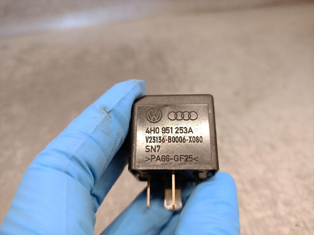 Relais 4H0951253A Volkswagen VII (5G1, BQ1, BE1, BE2) 1.4 TSI