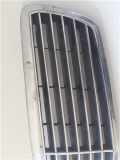 Grill - Mercedes-Benz E (W211) Limousine 2.7 E-270 CDI 20V (OM647.961) 2002