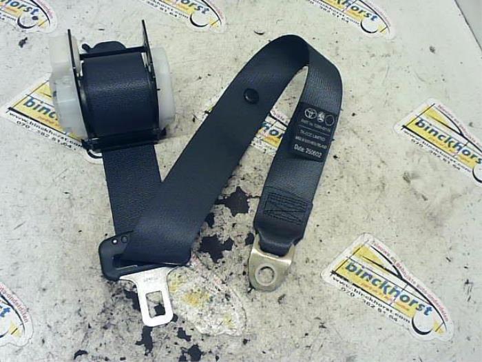 Sicherheitsgurt rechts hinten Toyota Corolla Liftback E12 Bild Sicherheitsgurt rechts hinten Toyota Corolla Liftback E12