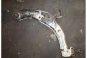 Querlenker links vorne Nissan Almera II Hatchback N16