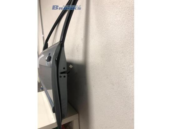 Tür links Toyota Corolla Liftback E12 6700202151 Bild Tür links Toyota Corolla Liftback E12 6700202151