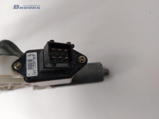 Fensterheber rechts vorne Toyota Corolla Liftback E12 6981002130 Bild Fensterheber rechts vorne Toyota Corolla Liftback E12 6981002130