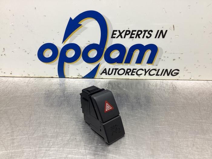 Schalter für Warnblinker Suzuki Splash EX 3743052K00 Bild Schalter für Warnblinker Suzuki Splash EX 3743052K00