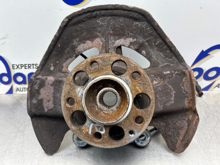 Achsschenkel rechts vorne Mercedes-Benz A-Klasse W169 A1693300820