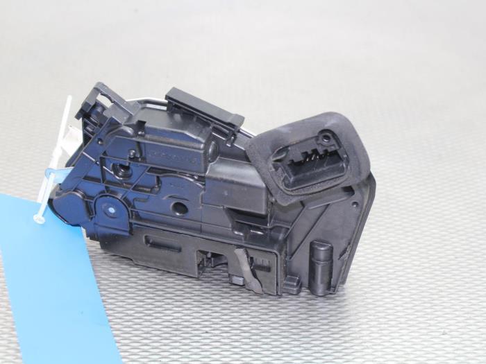 Klappenschlosszug VW Golf VI 5K 5K1837016E Bild Klappenschlosszug VW Golf VI 5K 5K1837016E