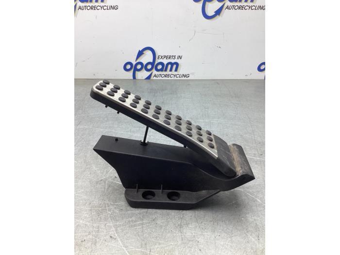 Sensor für Gaspedalstellung Mercedes-Benz E-Klasse Kombi S212 A2043000204