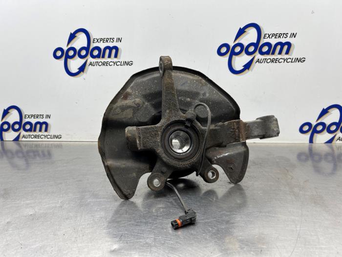 Achsschenkel rechts vorne Mercedes-Benz A-Klasse W169 A1693300820