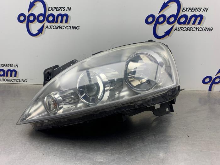 Hauptscheinwerfer links Opel Corsa C X01 0096726