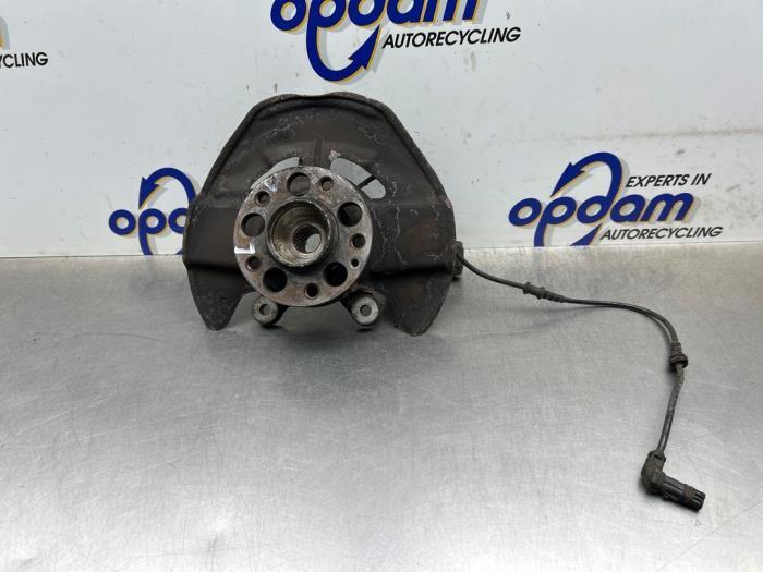 Achsschenkel links vorne Mercedes-Benz B-Klasse Sports Tourer W245 A1693300720