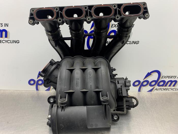 Verteilerrohr Kraftstoff Audi A4 Avant 8E, B7 1J0973702