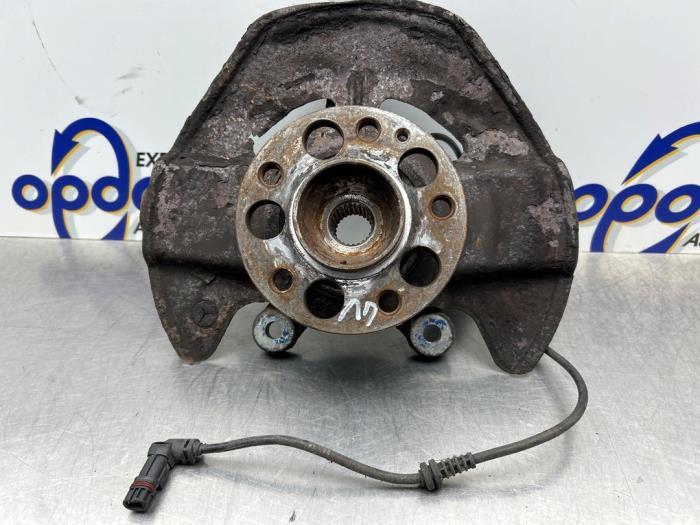 Achsschenkel links vorne Mercedes-Benz A-Klasse W169 A1693300720