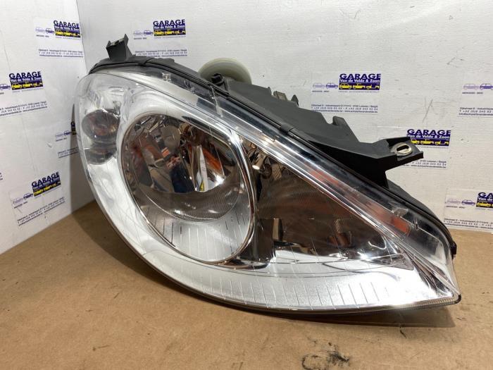 Scheinwerfer links von einem Mercedes A-Klasse