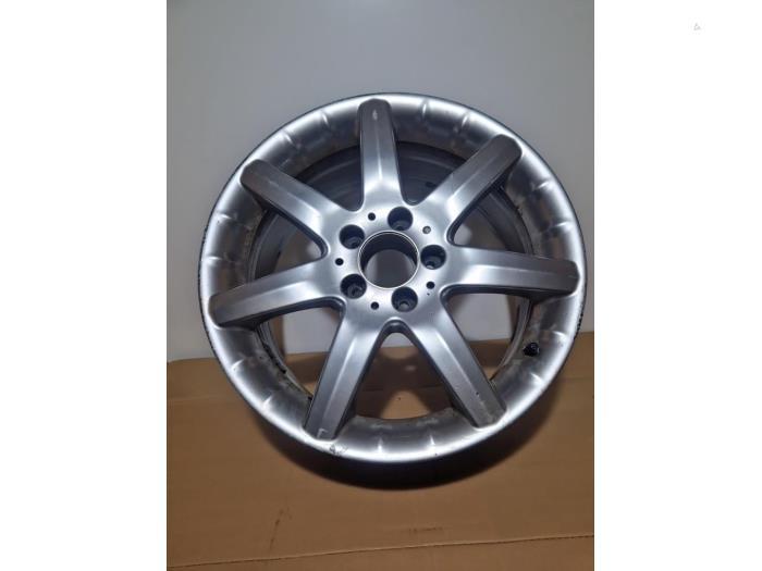 Felge von einem Mercedes C-Klasse