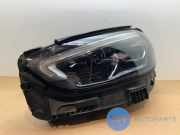 Scheinwerfer links von einem Mercedes C-Klasse