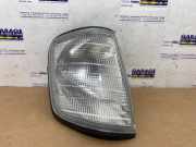 Richtungsanzeiger rechts von einem Mercedes E-Klasse