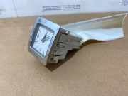 Uhr von einem Mercedes E-Klasse