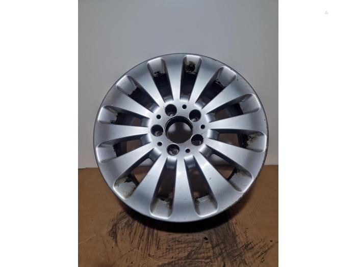 Felge von einem Mercedes C-Klasse