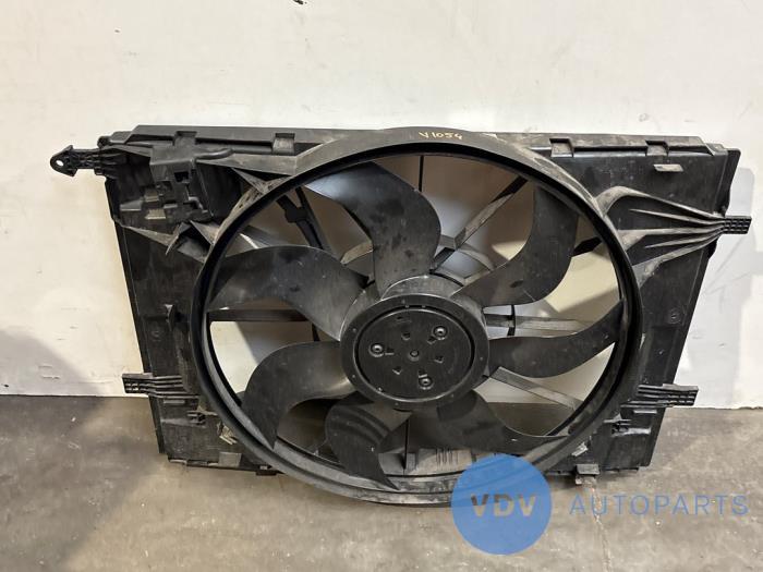 Motorkühlungslüfter von einem Mercedes C-Klasse