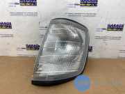 Richtungsanzeiger links von einem Mercedes E-Klasse