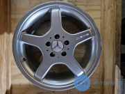 Felge von einem Mercedes SL