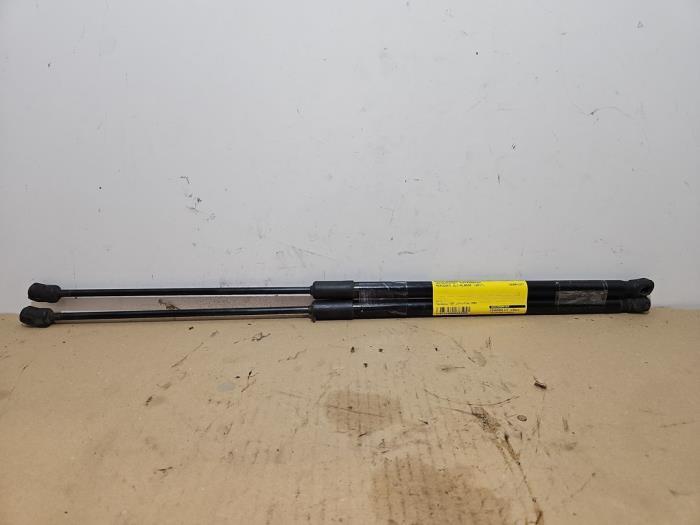 Gasdämpferset Kofferraumklappe von einem Mercedes GLC-Klasse