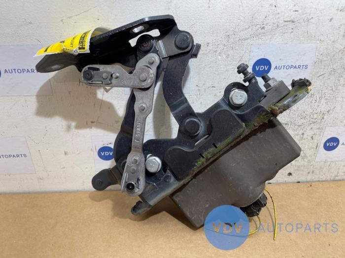 Popup System Motorhaube von einem Mercedes E-Klasse