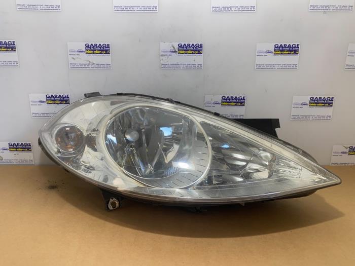 Scheinwerfer links von einem Mercedes A-Klasse