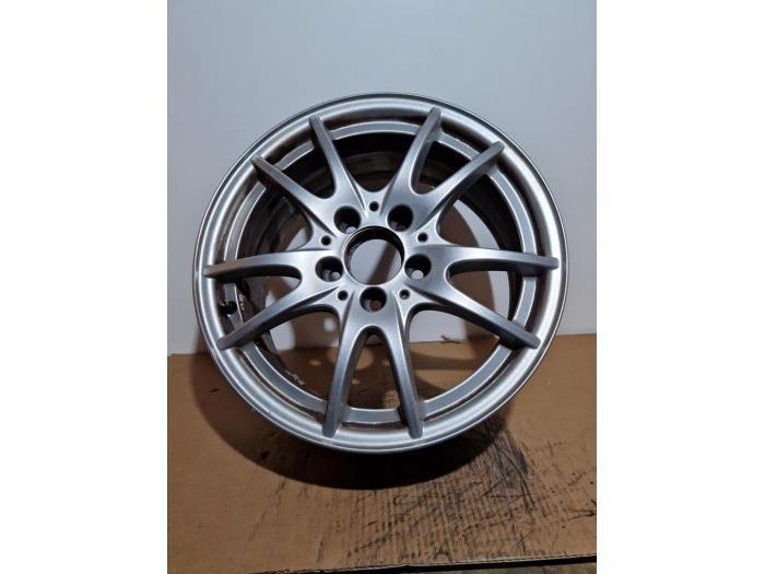 Felge von einem Mercedes B-Klasse