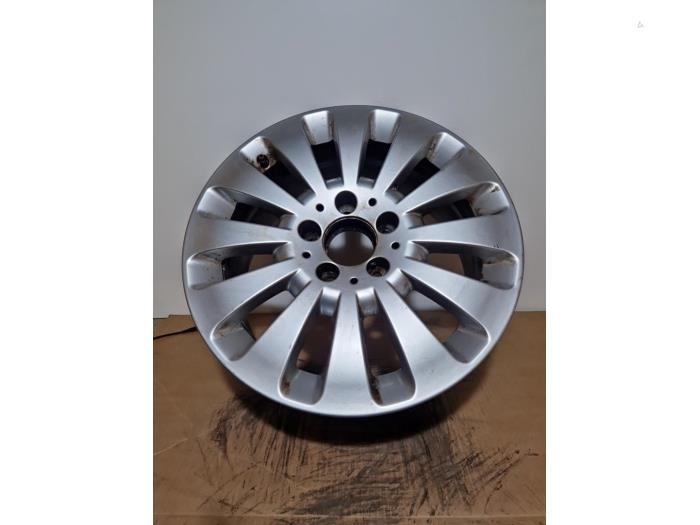Felge von einem Mercedes C-Klasse