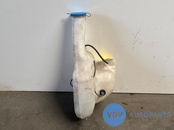 Scheibensprühertank vorne von einem Mercedes Sprinter