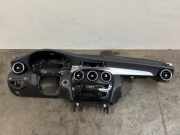 Armaturenbrett von einem Mercedes C-Klasse