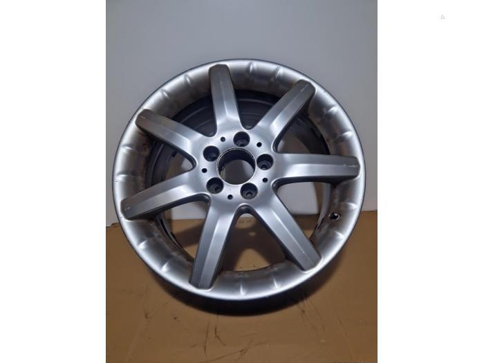 Felge von einem Mercedes C-Klasse