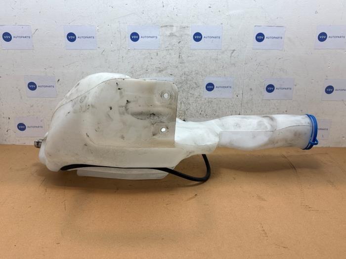 Scheibensprühertank vorne von einem Mercedes Sprinter