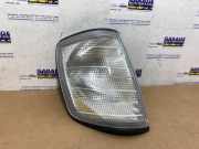 Richtungsanzeiger rechts von einem Mercedes E-Klasse