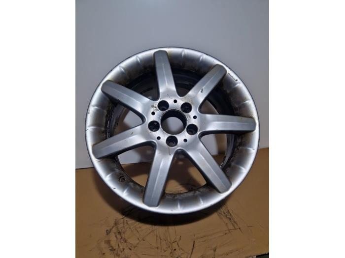 Felge von einem Mercedes C-Klasse