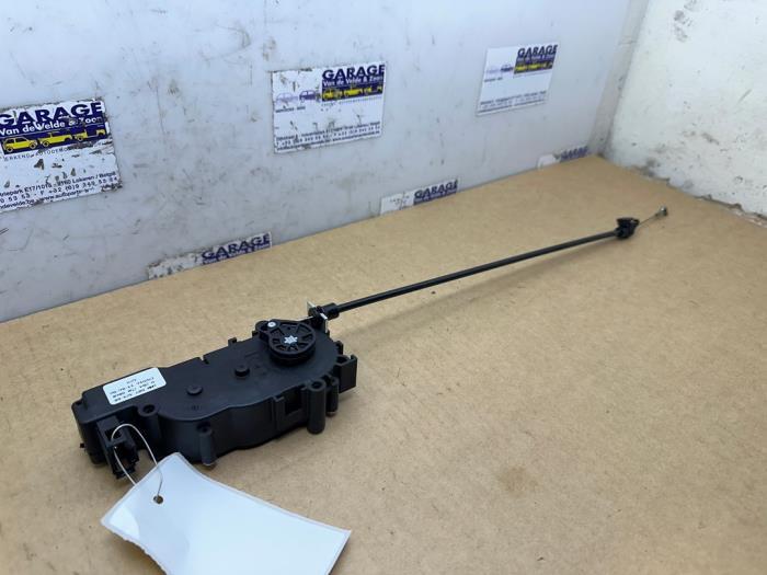 Schließmechanik Kofferraumklappe von einem Mercedes ML-Klasse