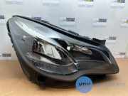 Scheinwerfer links von einem Mercedes E-Klasse