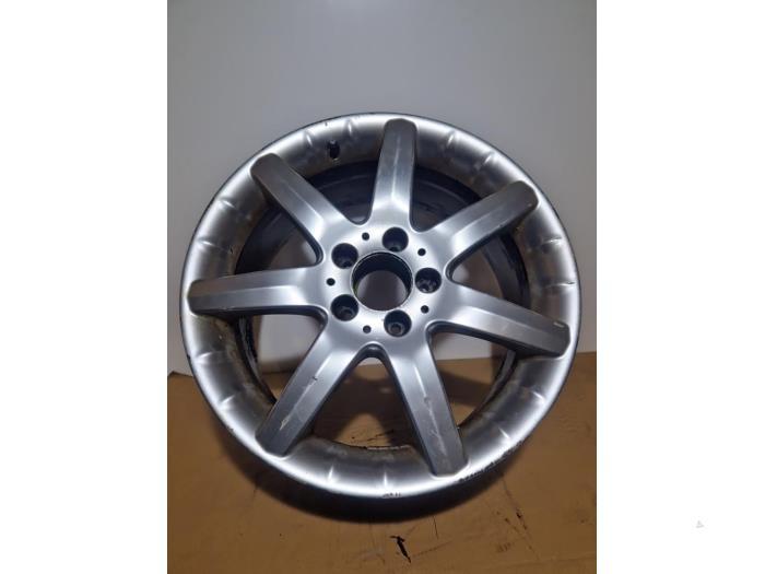 Felge von einem Mercedes C-Klasse