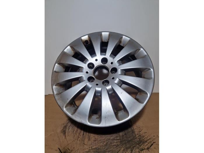 Felge von einem Mercedes C-Klasse