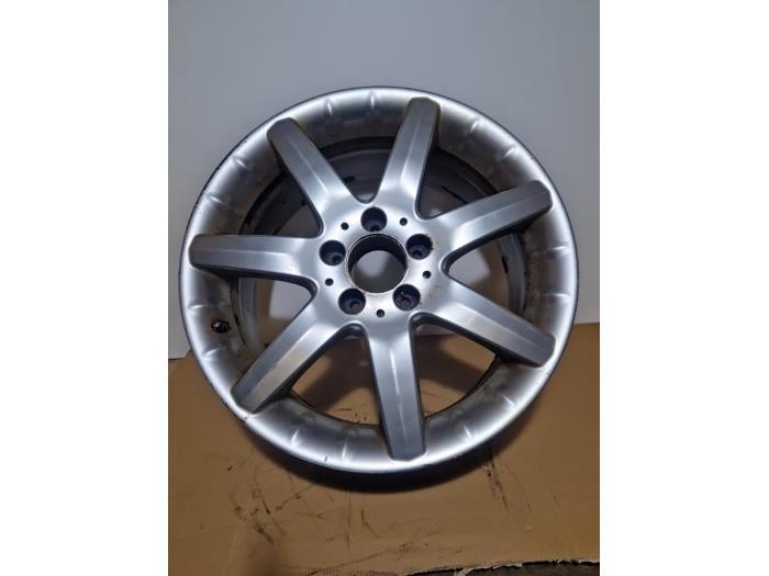Felge von einem Mercedes C-Klasse