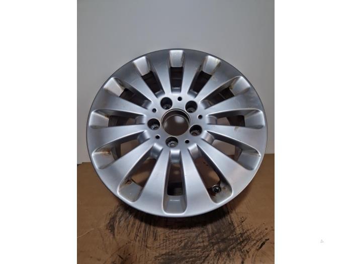 Felge von einem Mercedes C-Klasse