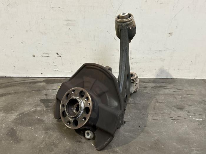 Achsschenkel rechts vorne von einem Mercedes B-Klasse