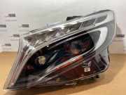 Scheinwerfer links von einem Mercedes V-Klasse