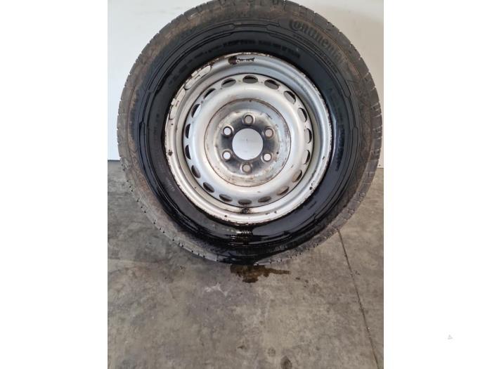 Felge + Reifen von einem Mercedes Sprinter