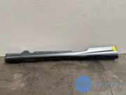 Schwelle links von einem Mercedes E-Klasse (992)
