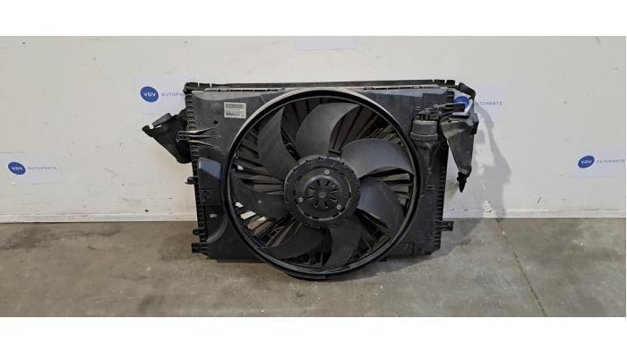 Motorkühlungslüfter von einem Mercedes C-Klasse