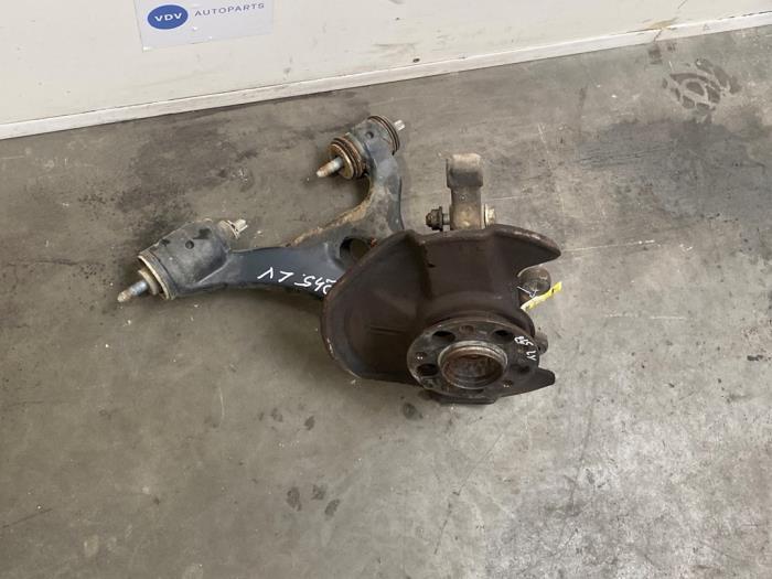 Achsschenkel links vorne von einem Mercedes B-Klasse