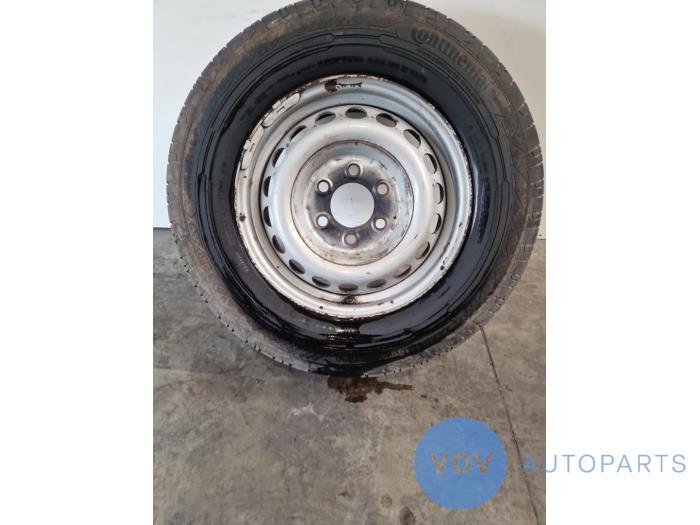 Felge + Reifen von einem Mercedes Sprinter