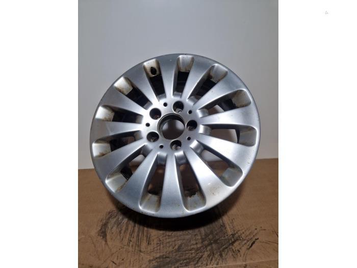 Felge von einem Mercedes C-Klasse